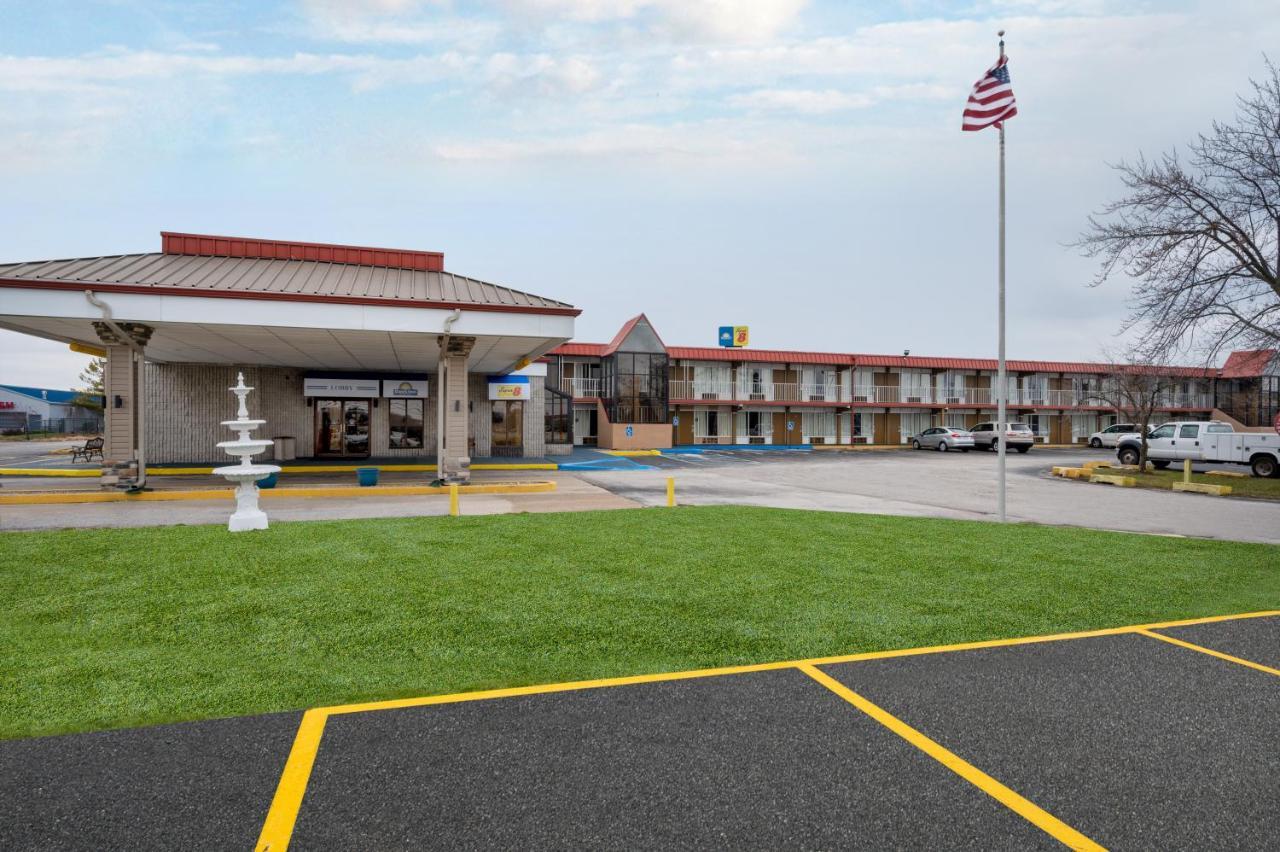 Super 8 By Wyndham Perrysburg-Toledo Hotel Kültér fotó