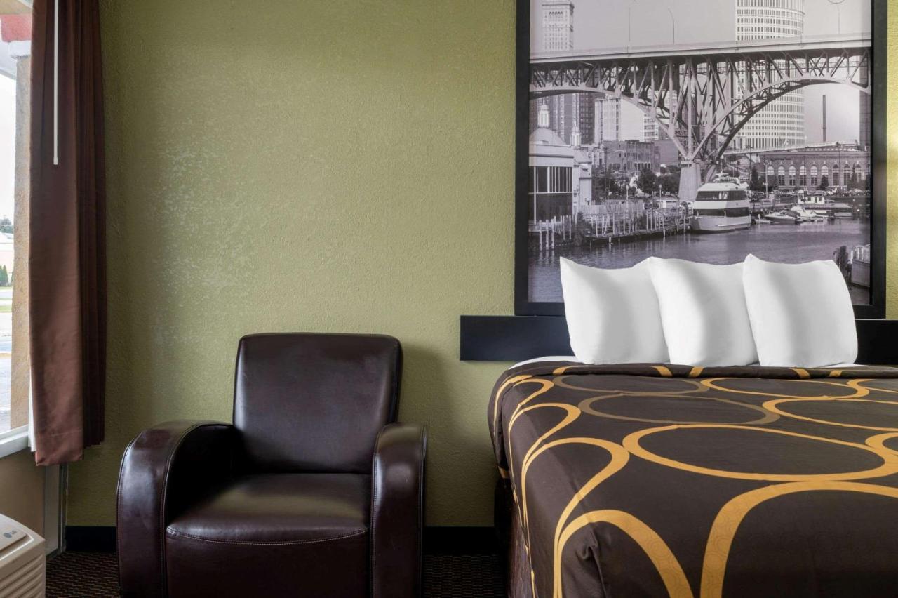 Super 8 By Wyndham Perrysburg-Toledo Hotel Kültér fotó