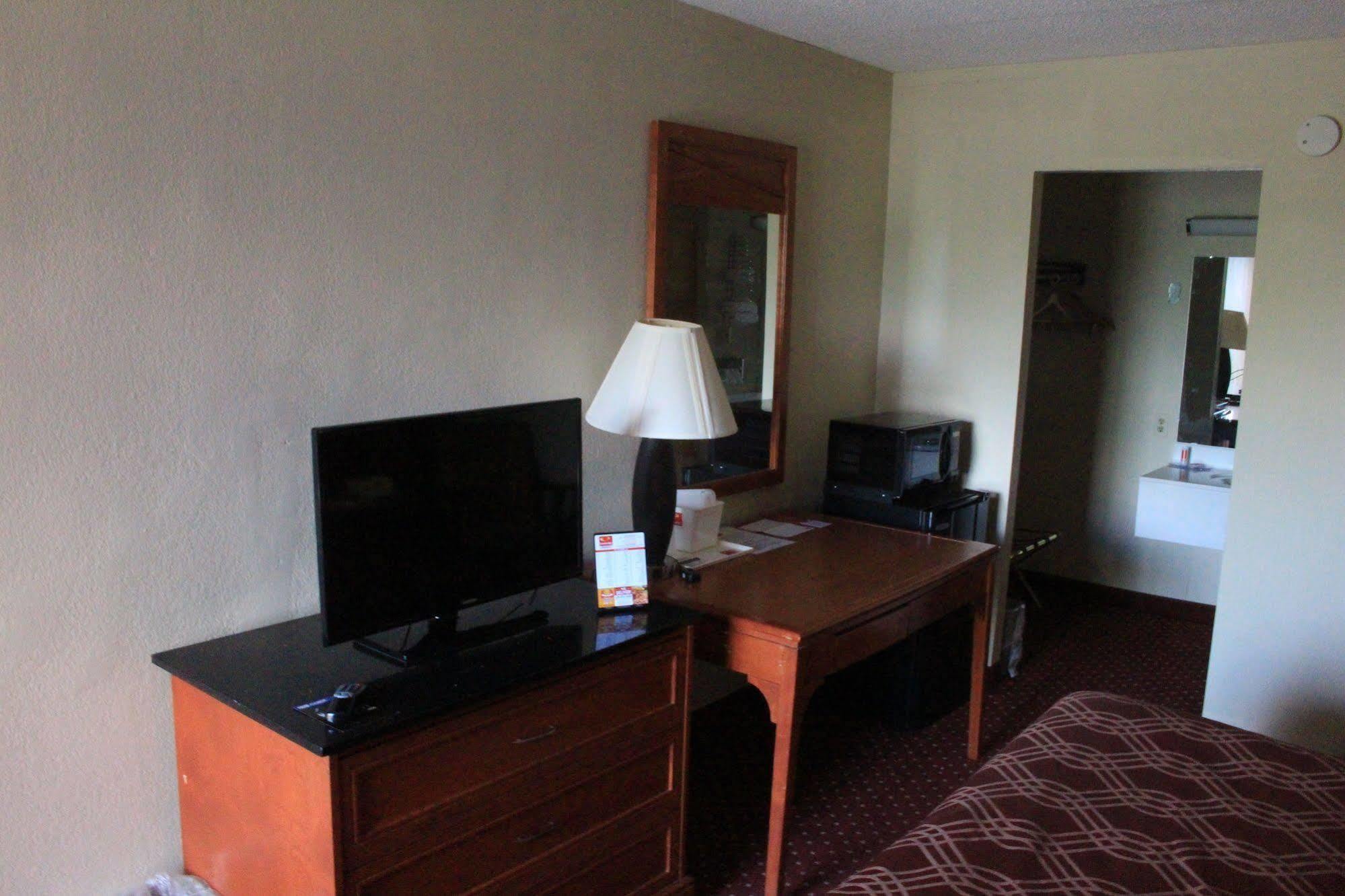 Super 8 By Wyndham Perrysburg-Toledo Hotel Kültér fotó