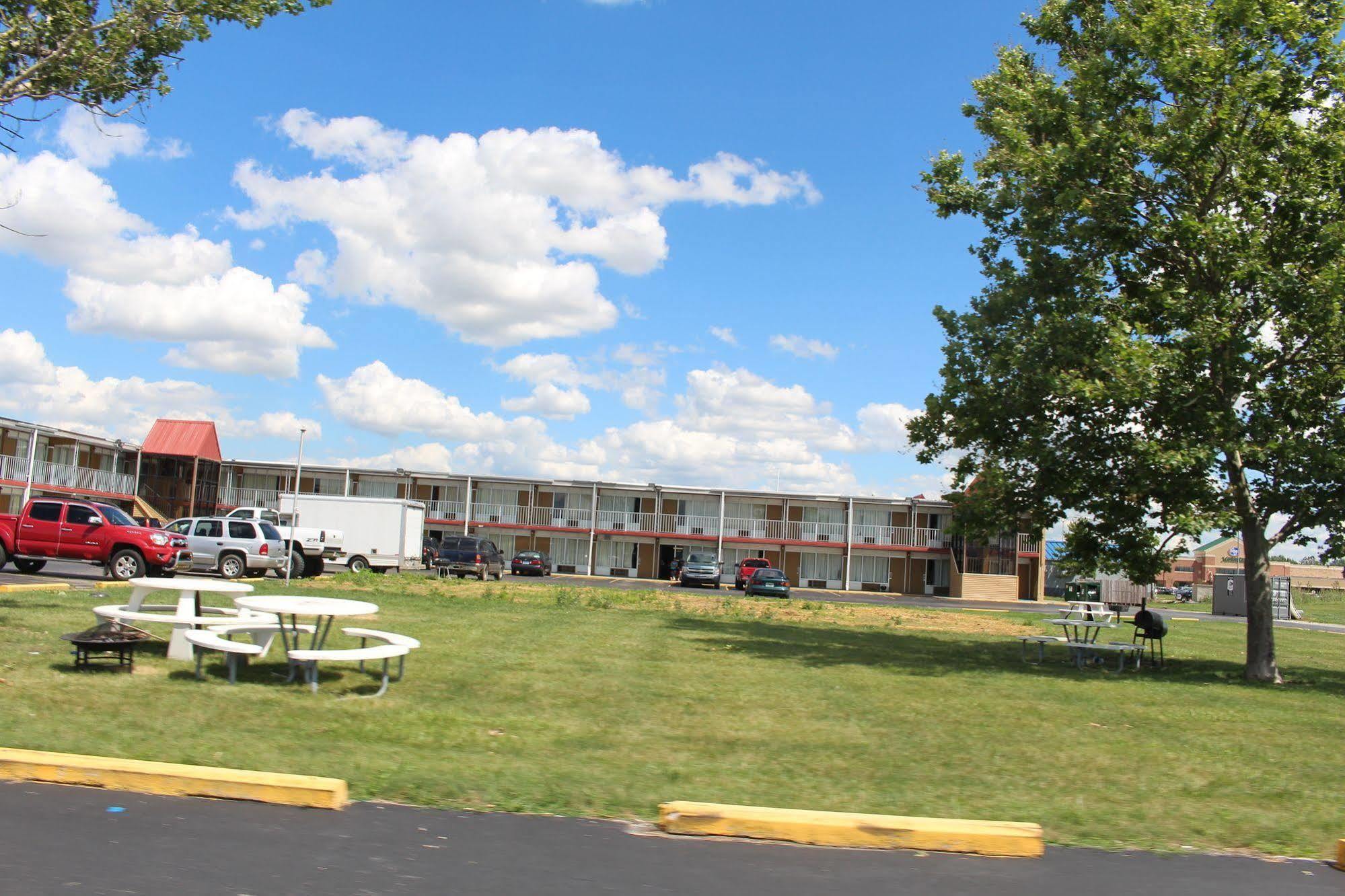 Super 8 By Wyndham Perrysburg-Toledo Hotel Kültér fotó
